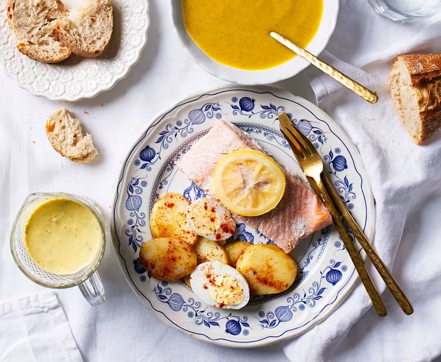 DEMOSTRACION MENU SALMON CREMA SALSA.jpeg