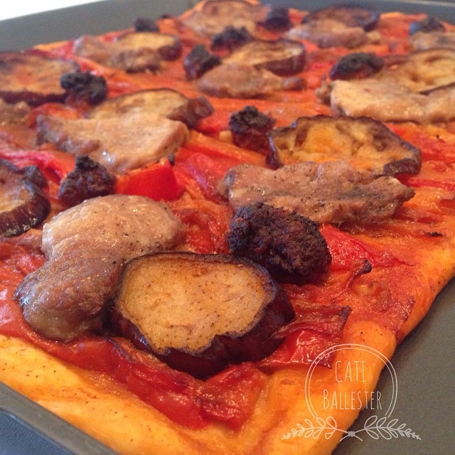 Coca de pimientos al estilo poblera